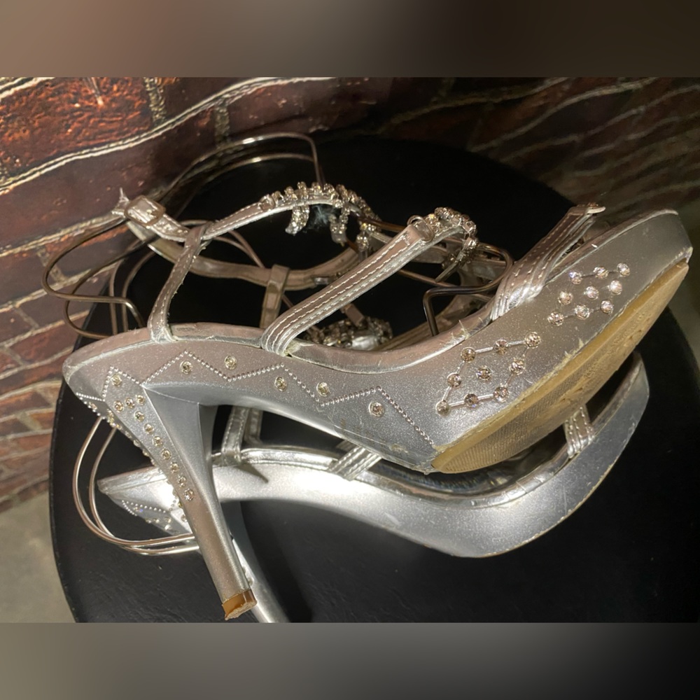 Hot Tomato Rhinestone Silver Platform Heels Sz 8W - Picture 6 of 8